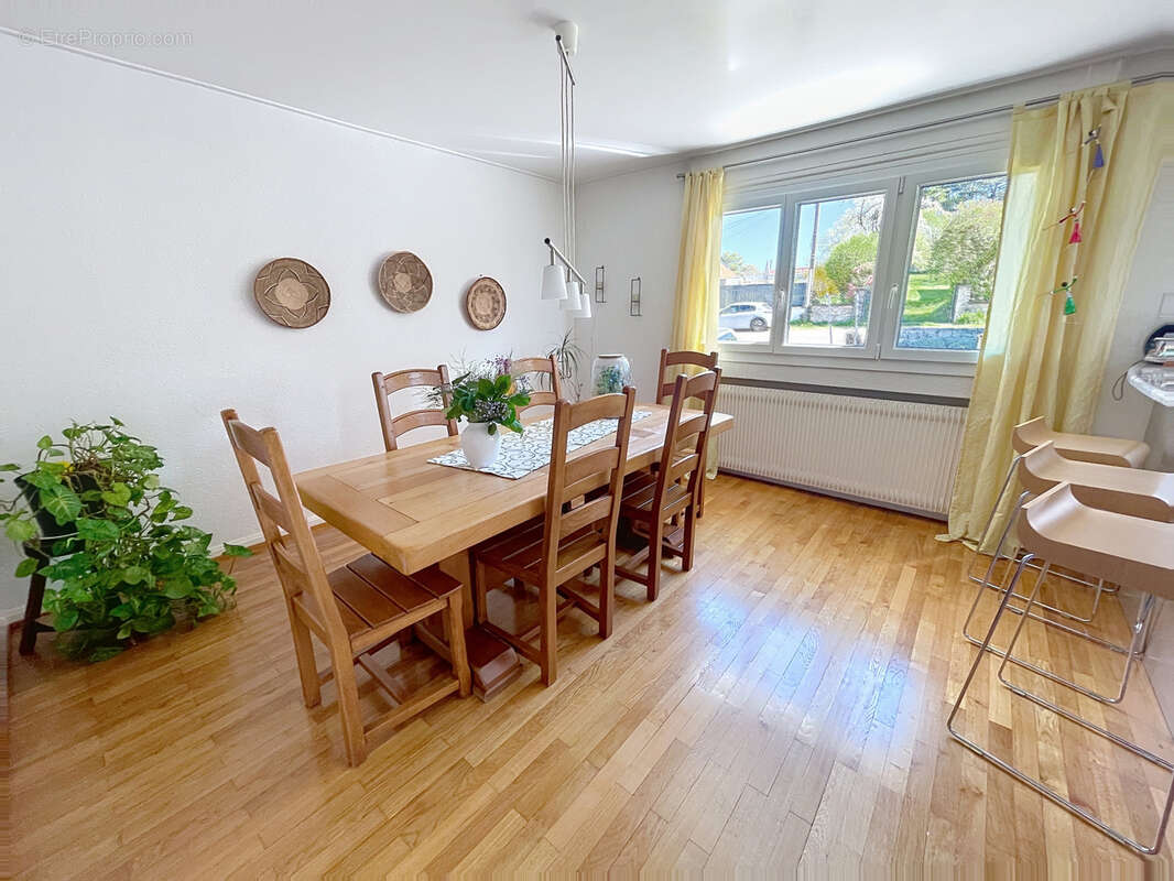 Maison à MONTBOUTON