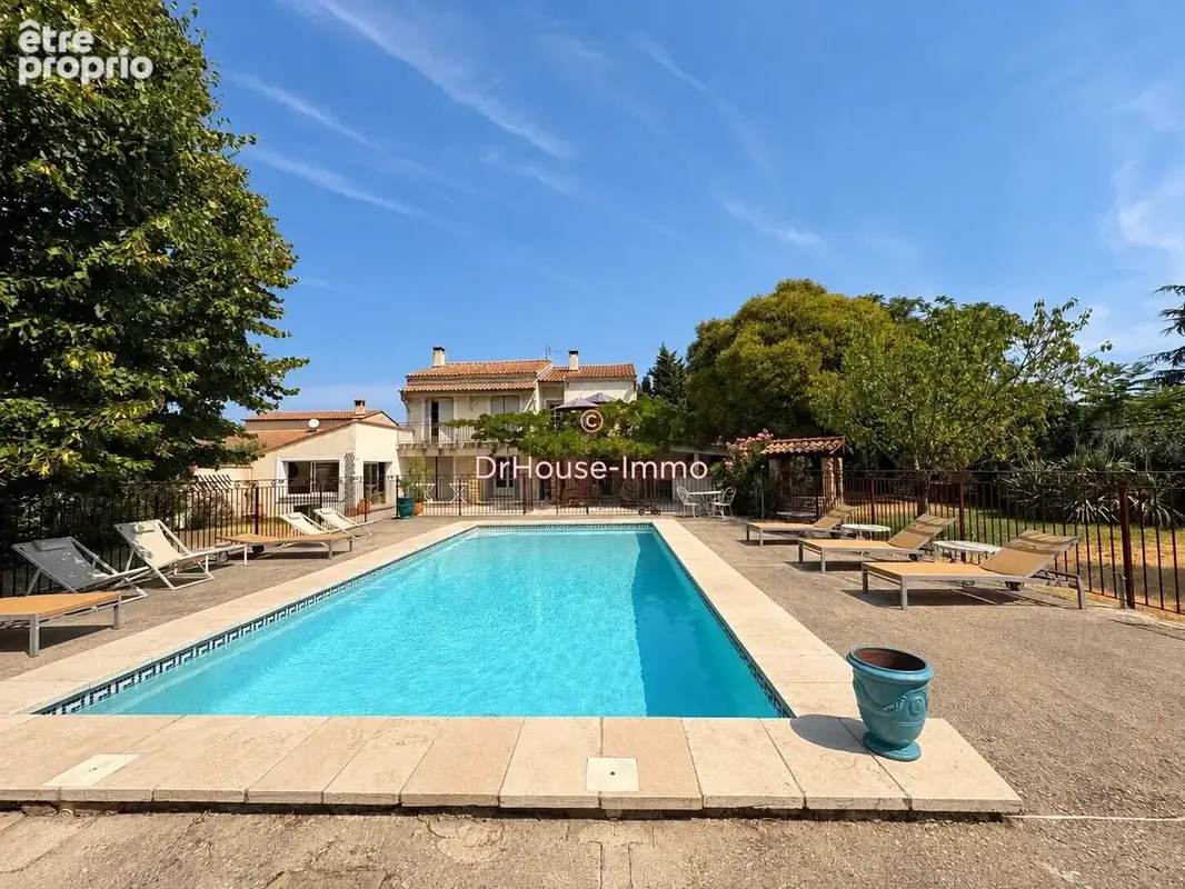 Maison 10 pièces 274 m² à vendre à Morieres-Les-Avignon (84310) - photo 2