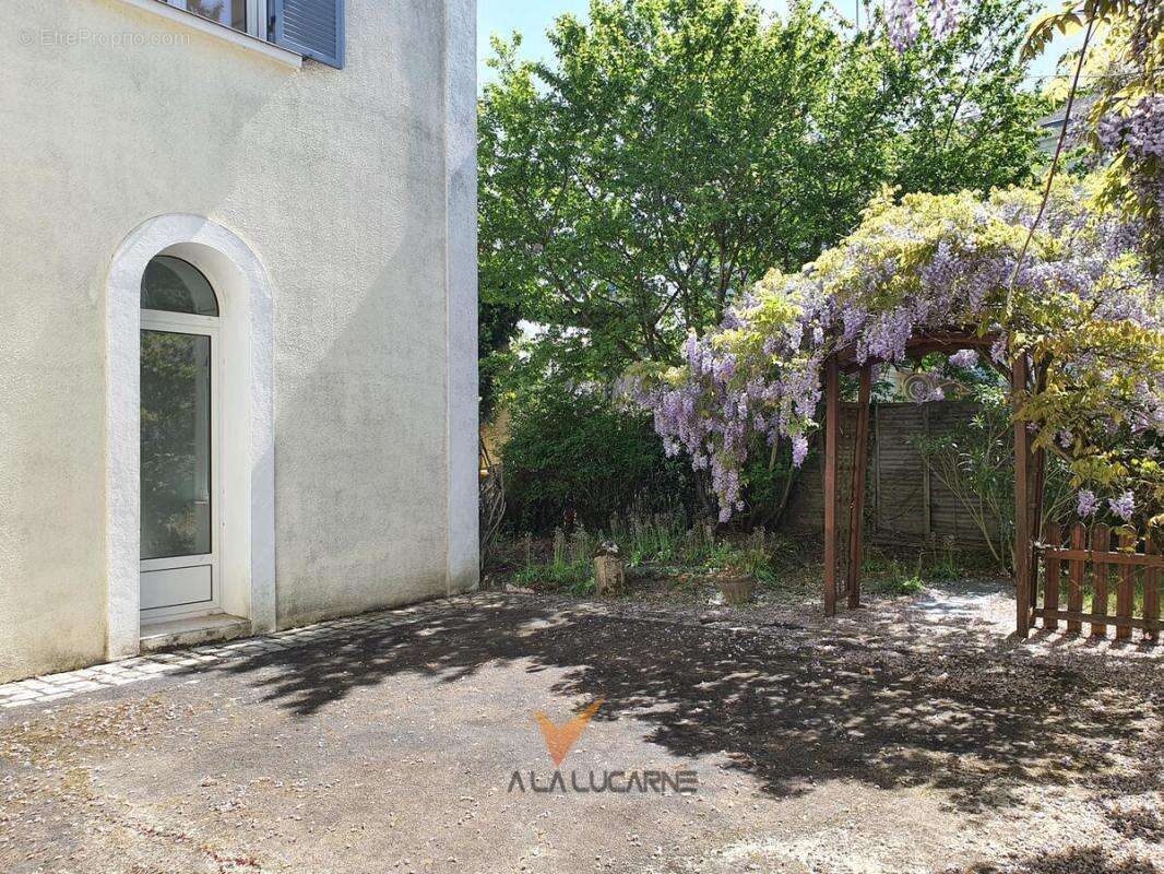 Maison 256 m² à Joue-Les-Tours  - photo 4