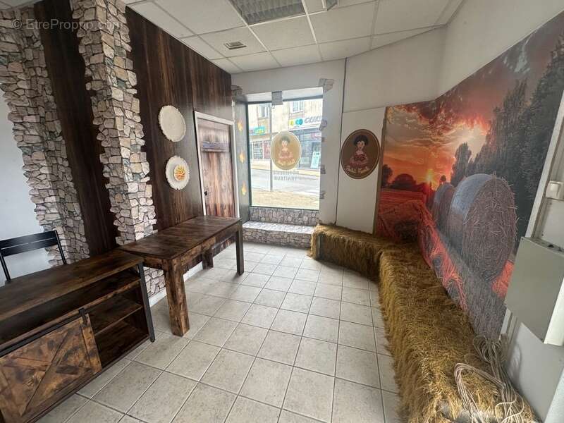 Commerce à CHATEAUNEUF-DU-FAOU