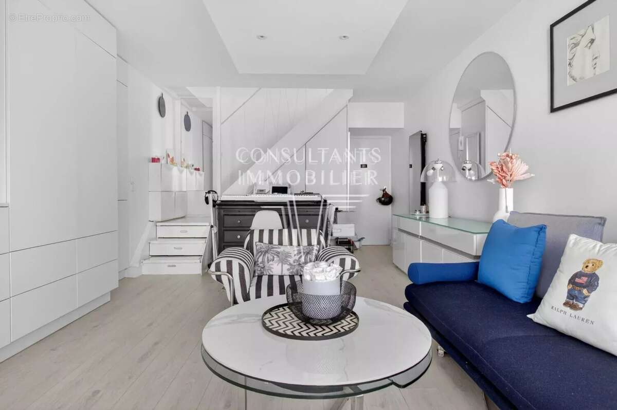 Appartement à PARIS-16E