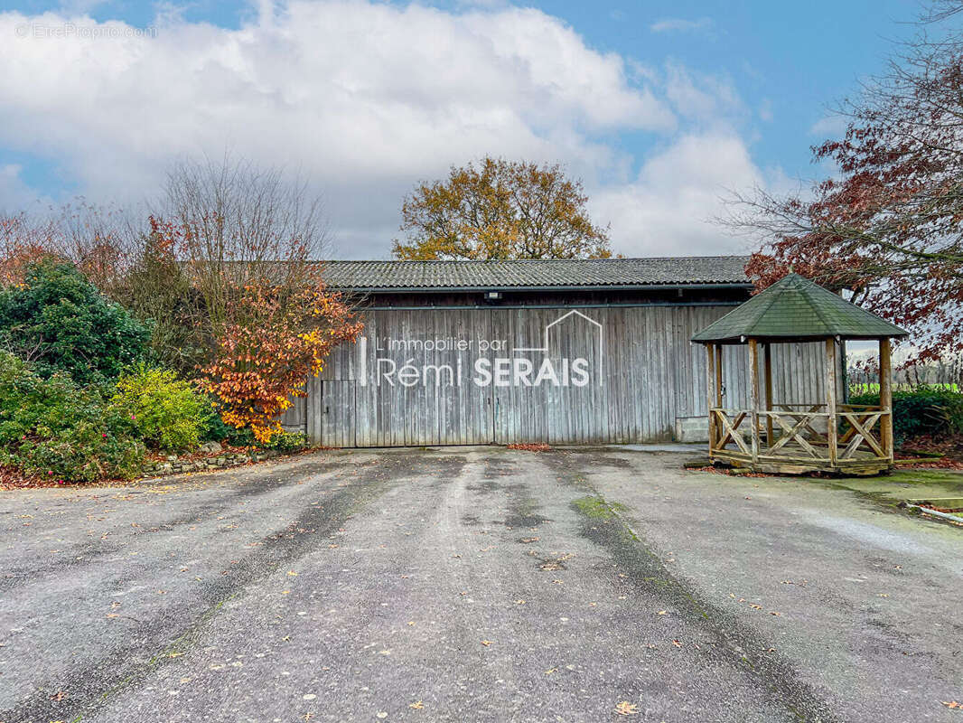 À vendre - Maison de caractère avec piscine et dépendance à Clécy, au coeur de la Suisse Normande - photo 18