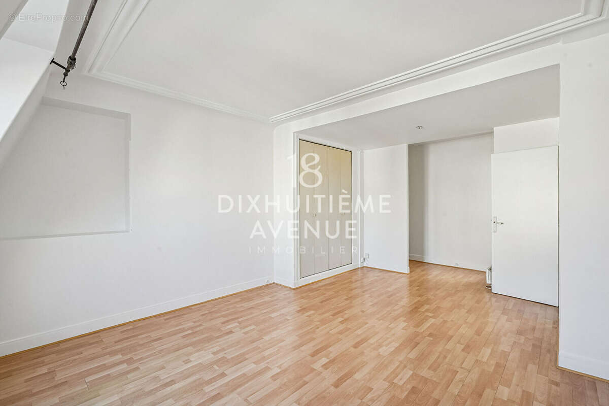 Appartement à PARIS-18E