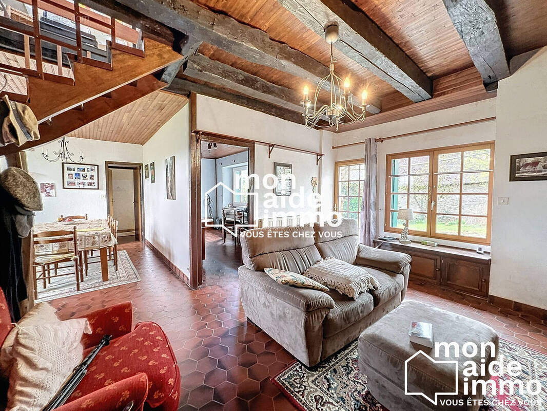 Maison à SAINT-PRIEST-LES-FOUGERES