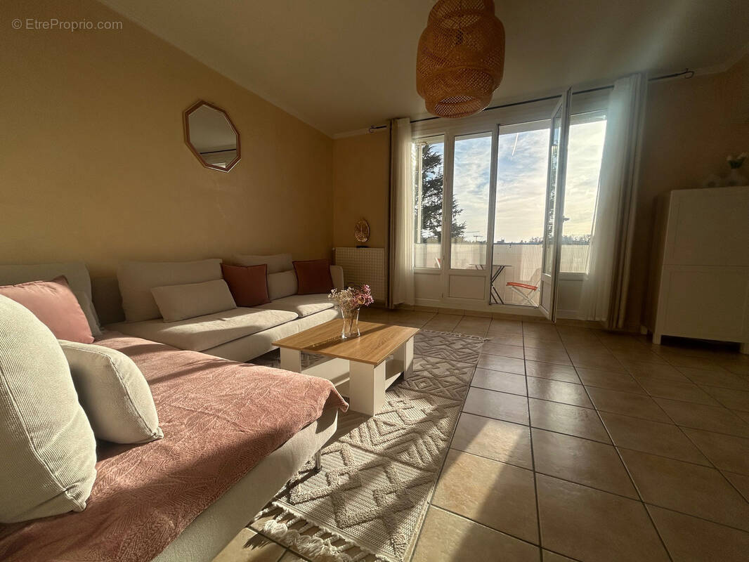 Appartement à MEYZIEU