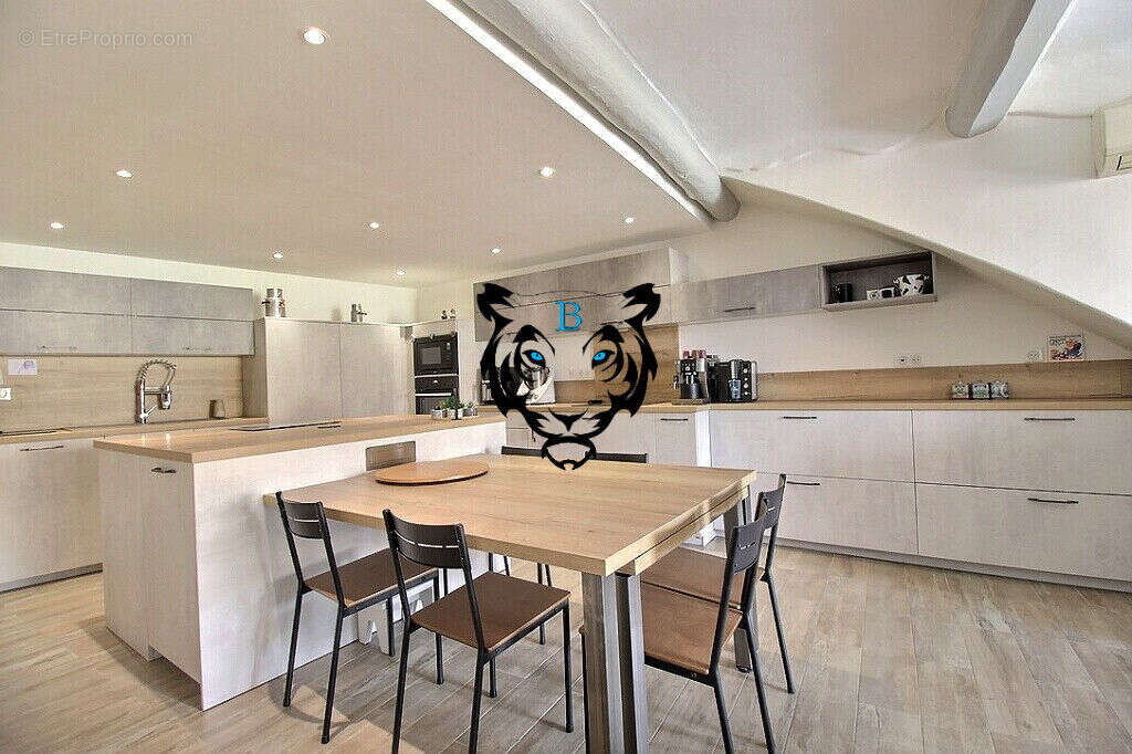 Maison à ROQUEBRUNE-SUR-ARGENS