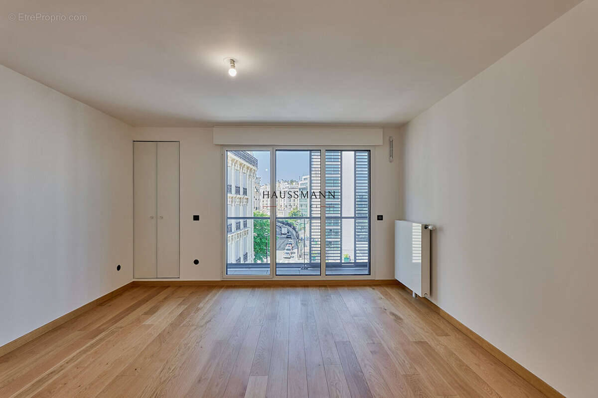 Appartement à PARIS-17E