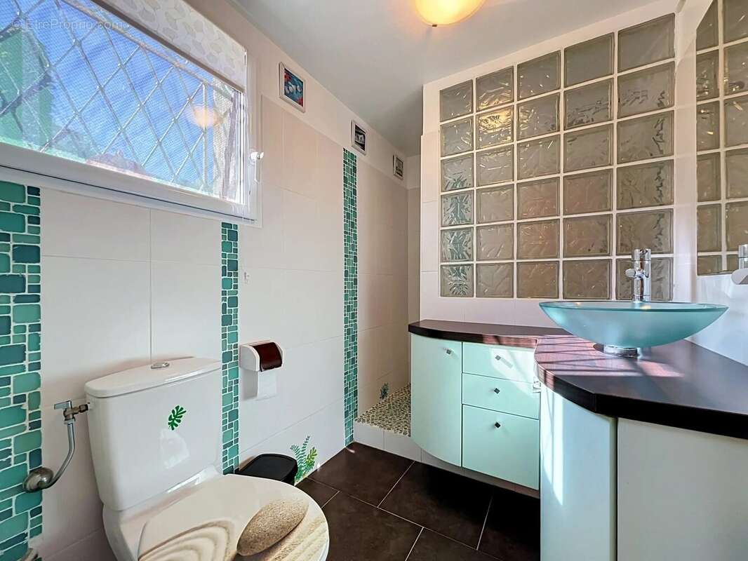 Appartement à VALLAURIS