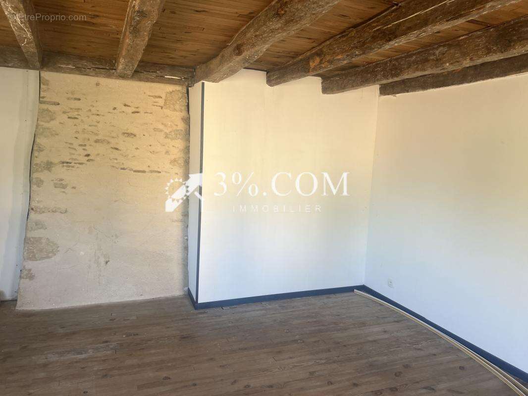 3%. com immobilier à  iteuil - photo 15