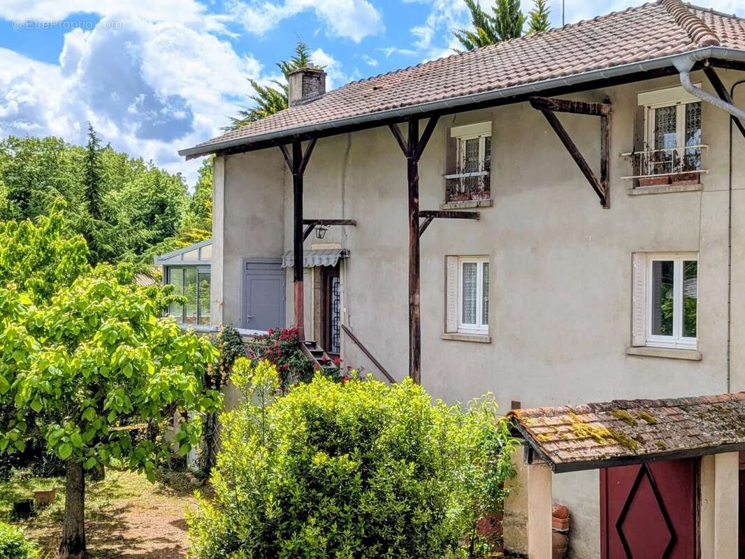 Maison à AZE