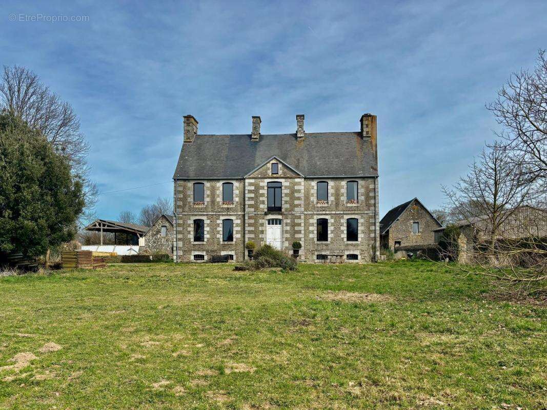 Maison à LE MESNIL-AMAND