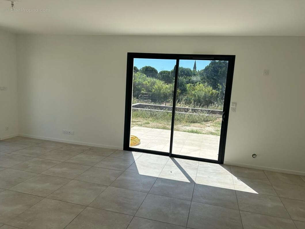 Villa 4 pièces de 96 m² avec garage et piscine sur 355 m² de terrain - photo 3