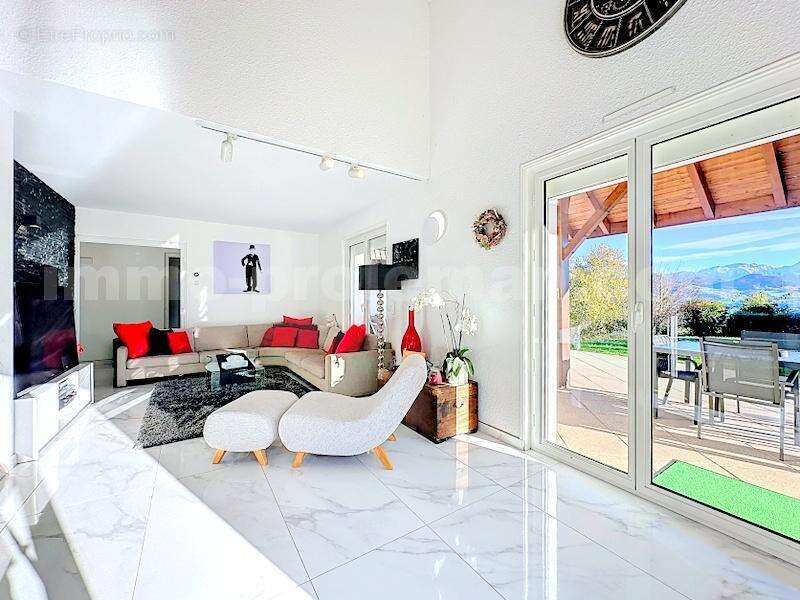 MAISON_INDIVIDUELLE_FILLINGE_5_PIECES_RARE_FRONTIERE_SUISSE_GENEVE_TRAM_CEVA_BUS_TRANSPORT_SUPERBE_BEAUX_VOLUMES_STANDING_CUISINE-AMÉRICAINE_SEJOUR_ENTREE_ - Maison à FILLINGES