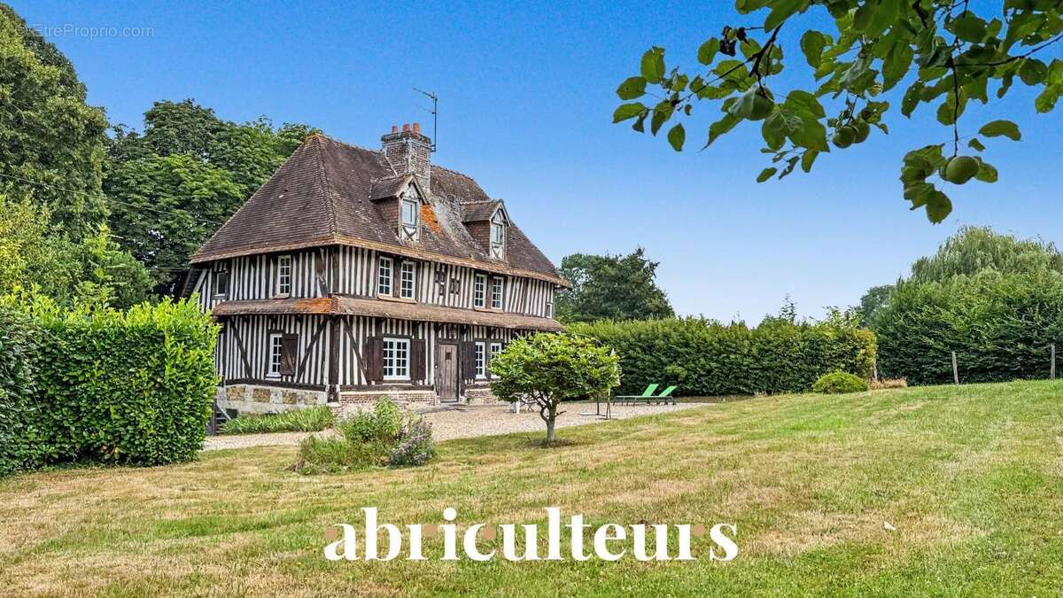 Propriété normande de caractère avec vastes dépendances en vente à Saint-Julien-sur-Calonne (14130) - photo 2