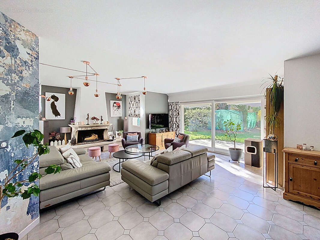 Maison à FEUCHEROLLES