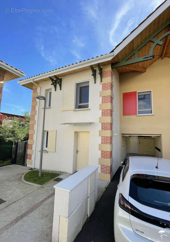 Maison à VILLENAVE-D&#039;ORNON