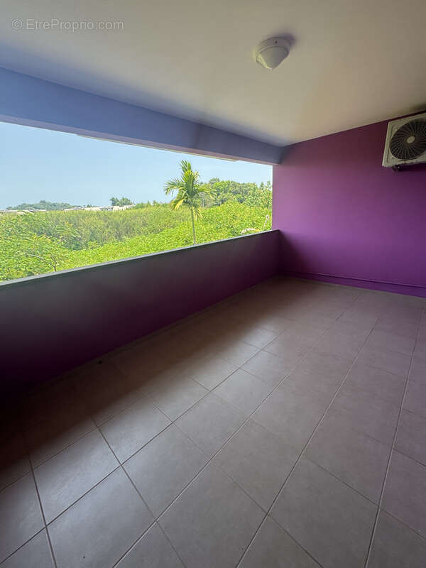 Appartement à REMIRE-MONTJOLY