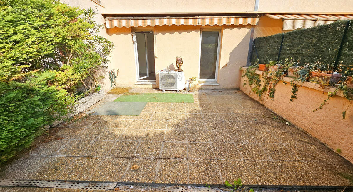 Appartement à SAINT-LAURENT-DU-VAR