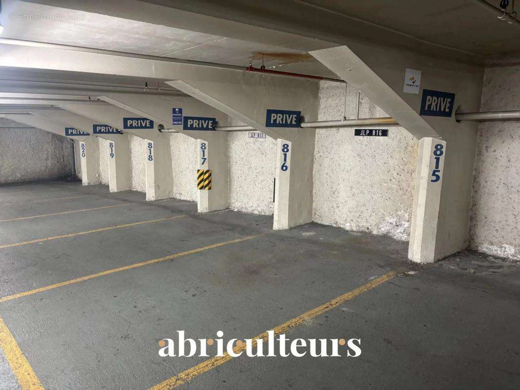 Parking à PARIS-9E
