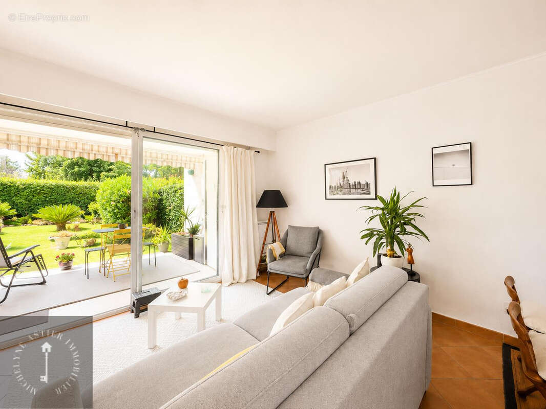 Appartement à SAINT-LAURENT-DU-VAR