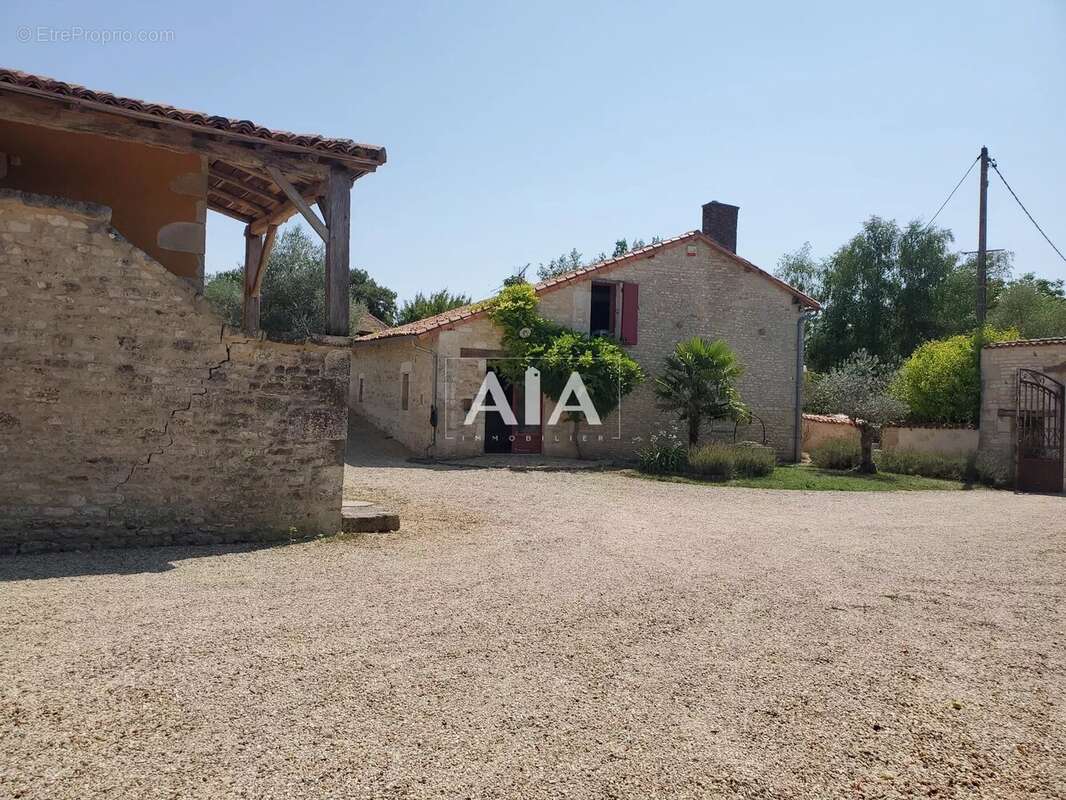Maison à LIZANT
