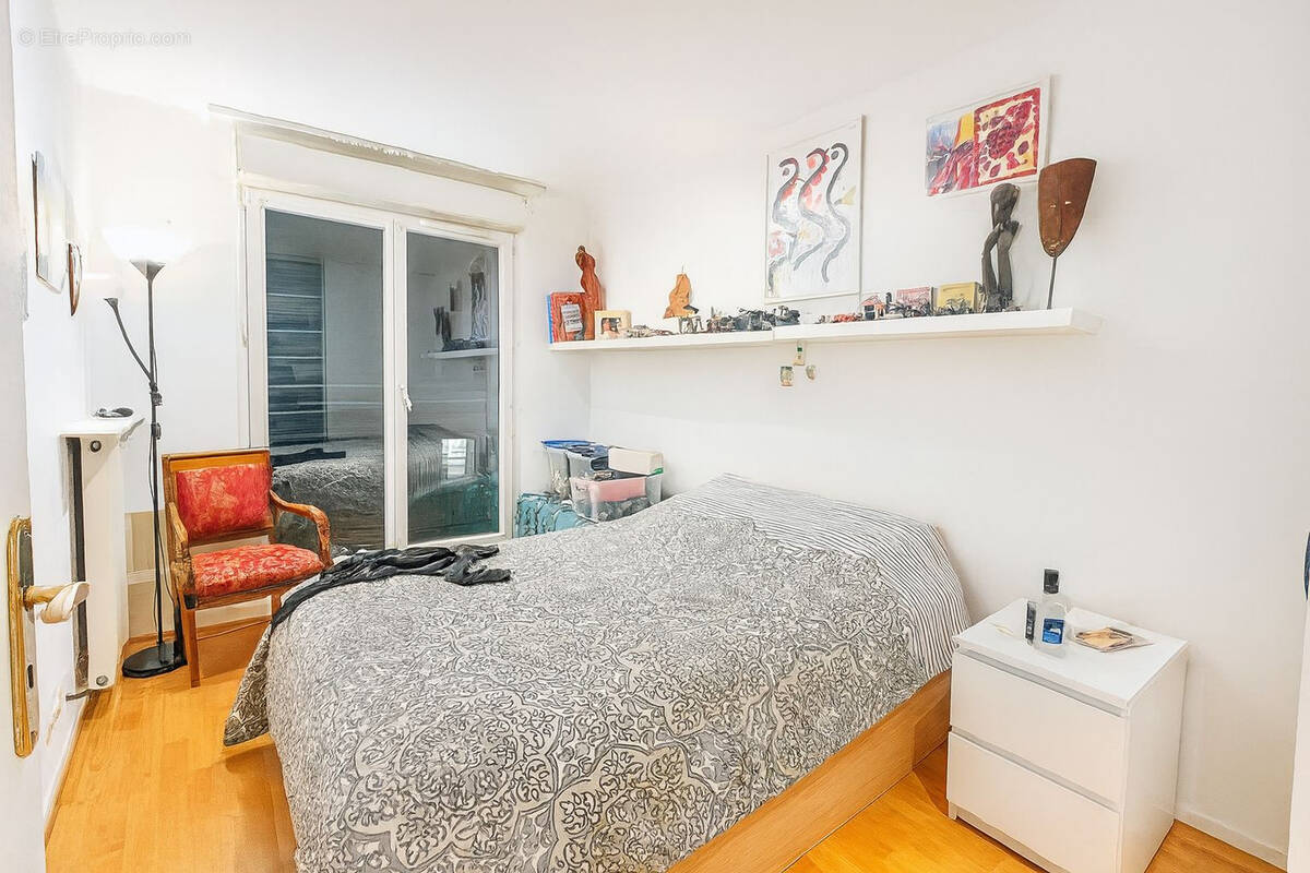 Appartement à COURBEVOIE