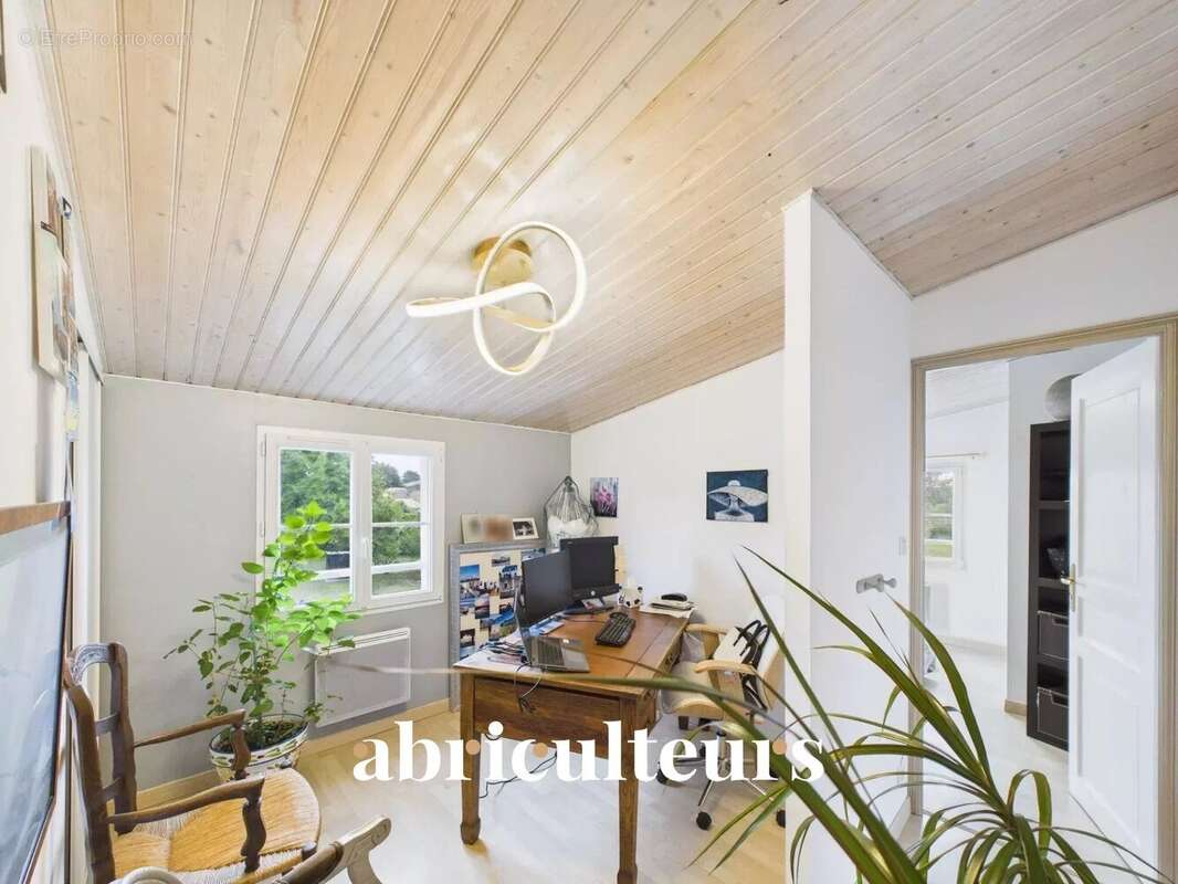 Maison à SAINT-HILAIRE-DE-CHALEONS