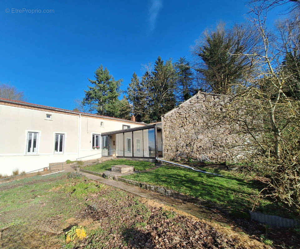 Maison à SAINT-LAURENT-SUR-SEVRE
