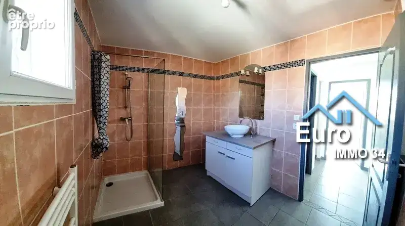 Maison 3 faces de 80 m² avec garage et extérieur  - photo 5
