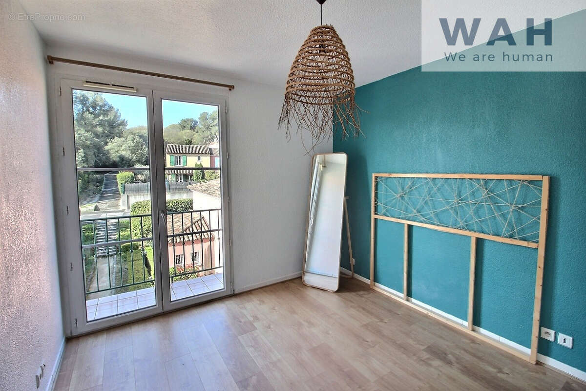 Appartement à SAINT-CLEMENT-DE-RIVIERE