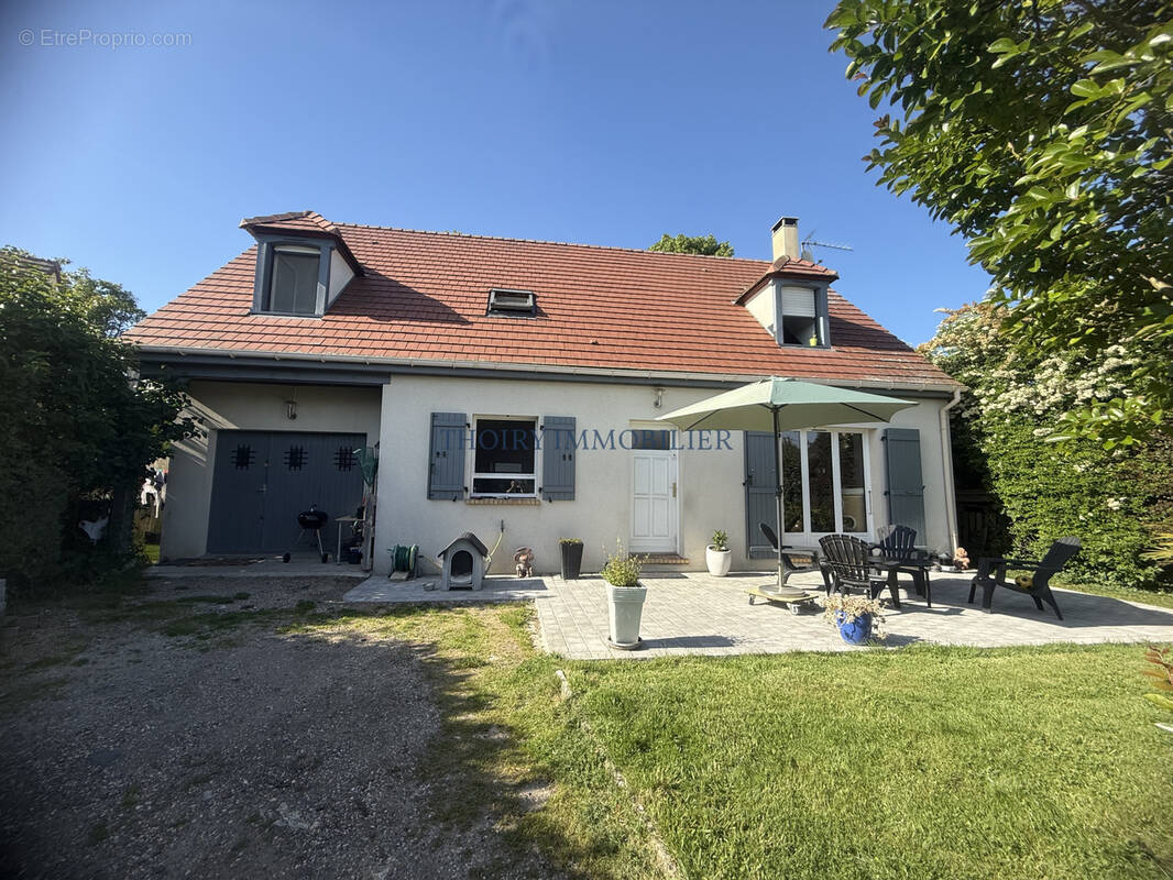 Maison à THOIRY