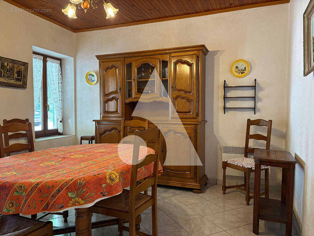 Appartement à LA ROQUETTE-SUR-VAR