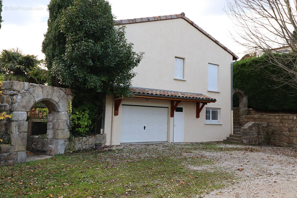 Maison à SAINT-CIERGE-SOUS-LE-CHEYLARD