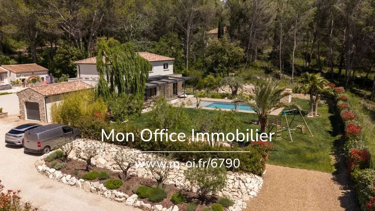 Maison à VENTABREN