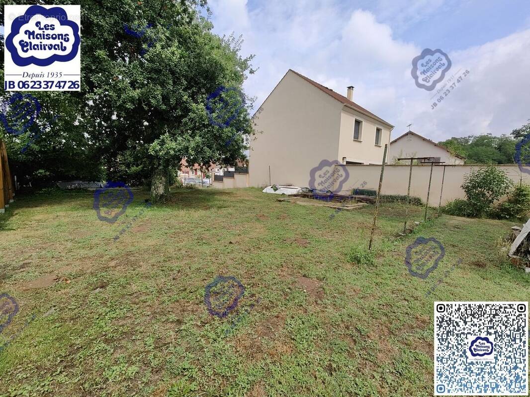 Terrain à MORIGNY-CHAMPIGNY