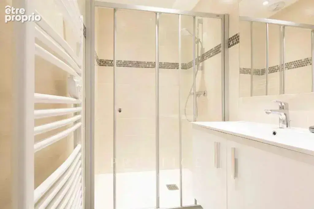 Vieille Antibes, 4 pièces en duplex rénové & meublé - photo 7