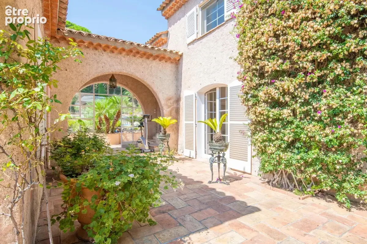 Mas de caractère de 1938 dans un domaine privé, parc de 6 450 m² à deux pas des plages - photo 6