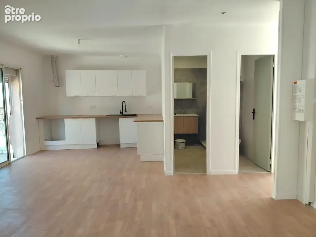 Appartement entièrement rénové avec grande terrasse Centre ville tout proche - photo 3