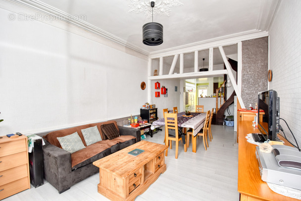 Maison à VIGNACOURT