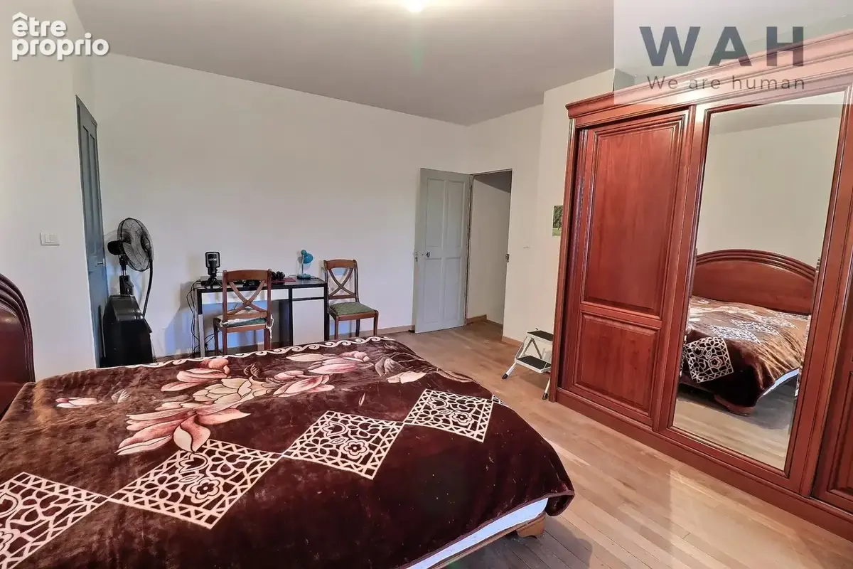 Vente mas de 200m2 et grange sur terrain de 711m2 et 4000m2 - photo 13
