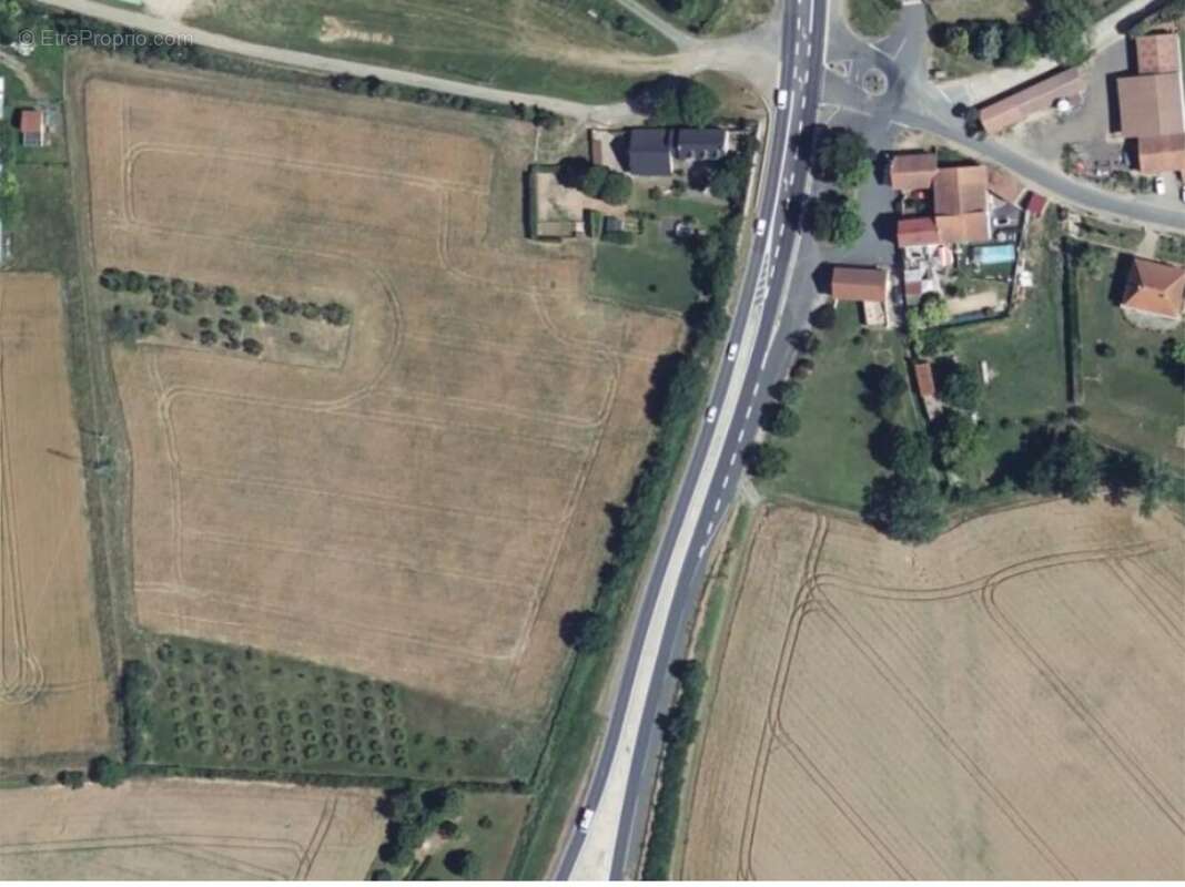Terrain à AIGUEPERSE