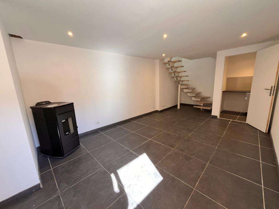 Maison à SAINT-JULIEN