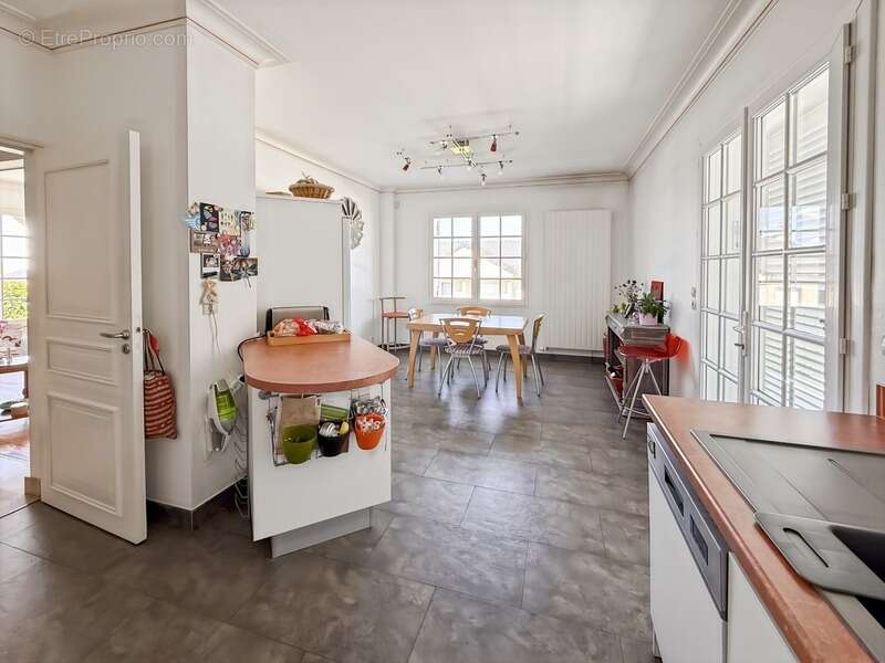 Dept de la Vienne (86) Maison contemporaine de 160 m² – Quartier recherché à l'est de la ville - photo 6