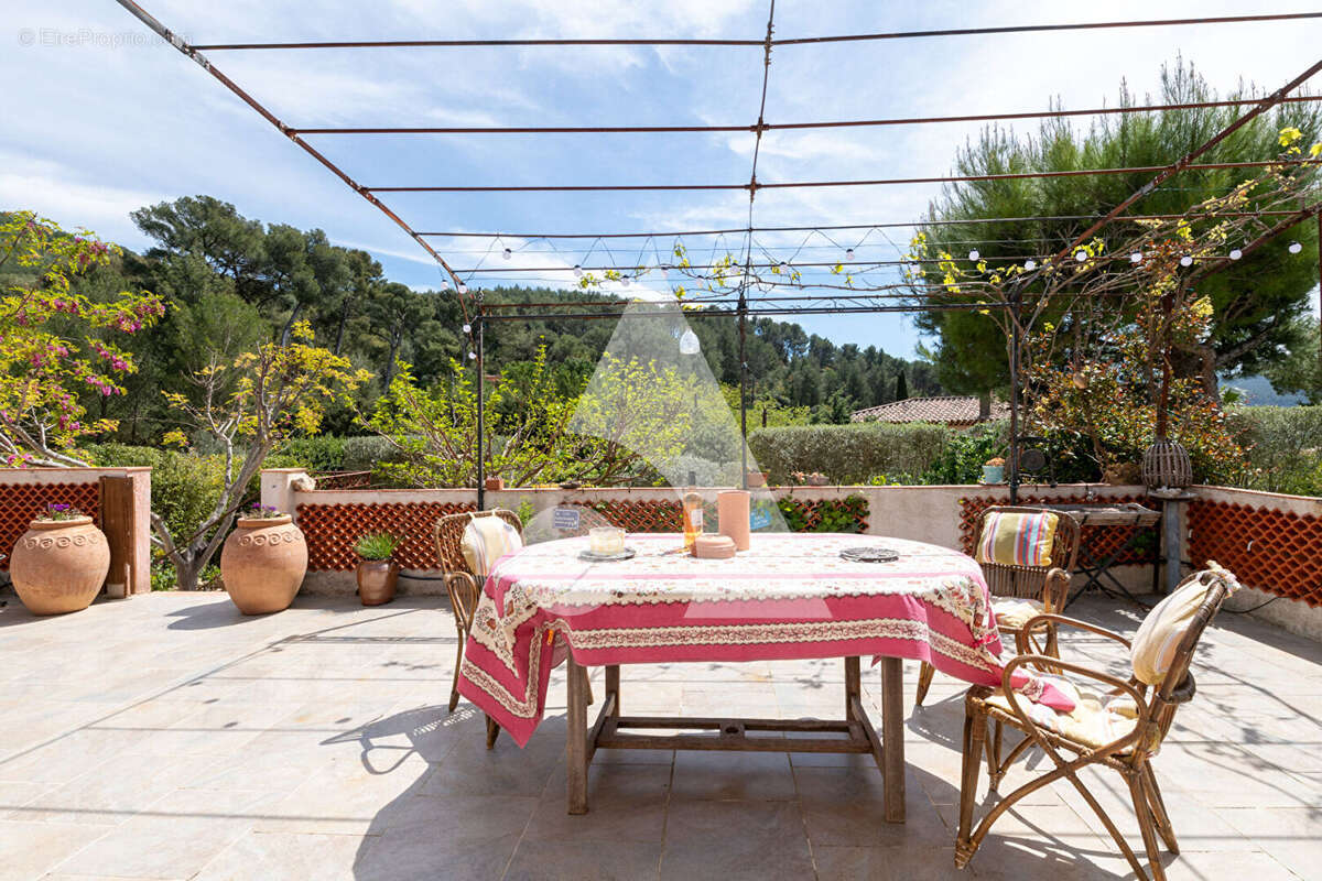 Maison à CUGES-LES-PINS