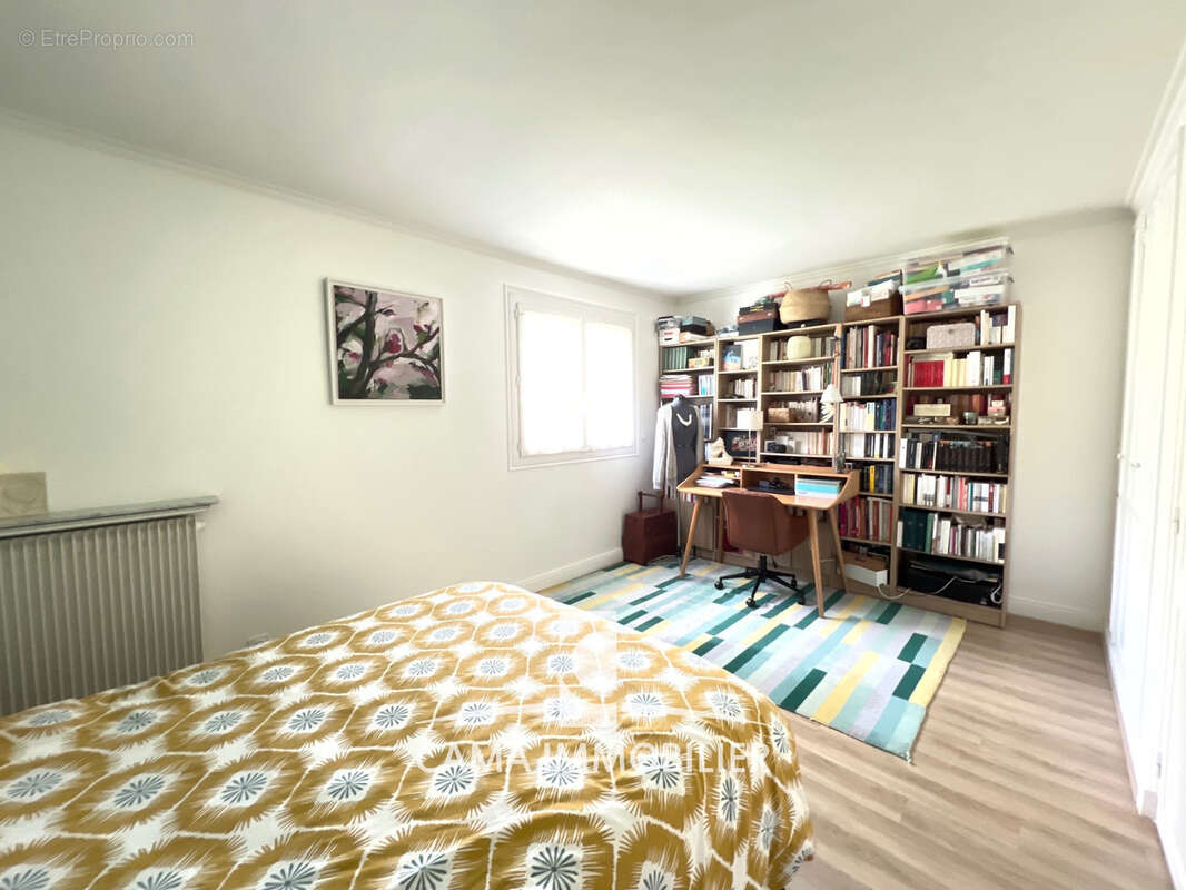 Très beau 3 pièces de 87m2 avec balcom à 15mn à pied de la gare Versailles Chantiers. - photo 11