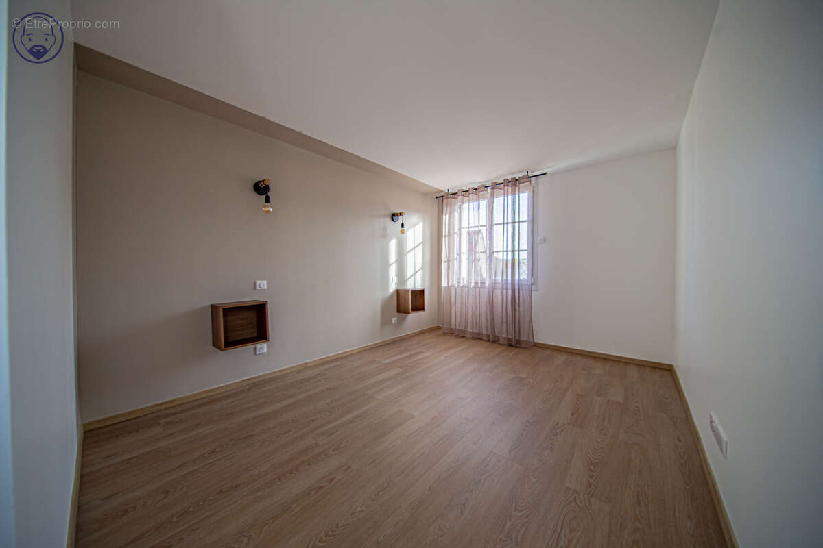 Maison à GONDRECOURT-LE-CHATEAU