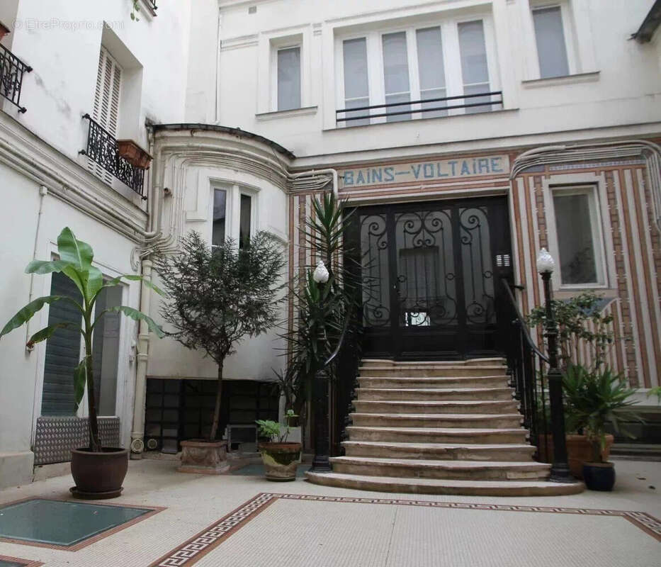 Autre à PARIS-11E