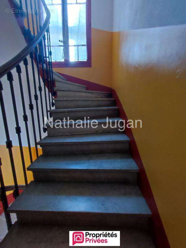 Vente TOULON Ouest - Maison de caractère à rénover de 205 m2 sur 318 m2 de terrain - Garage - photo 6