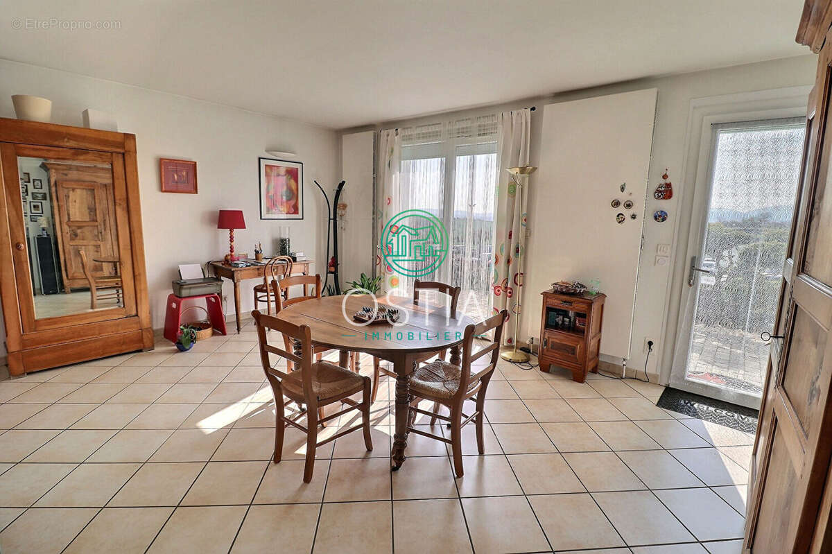 Maison à GENILAC