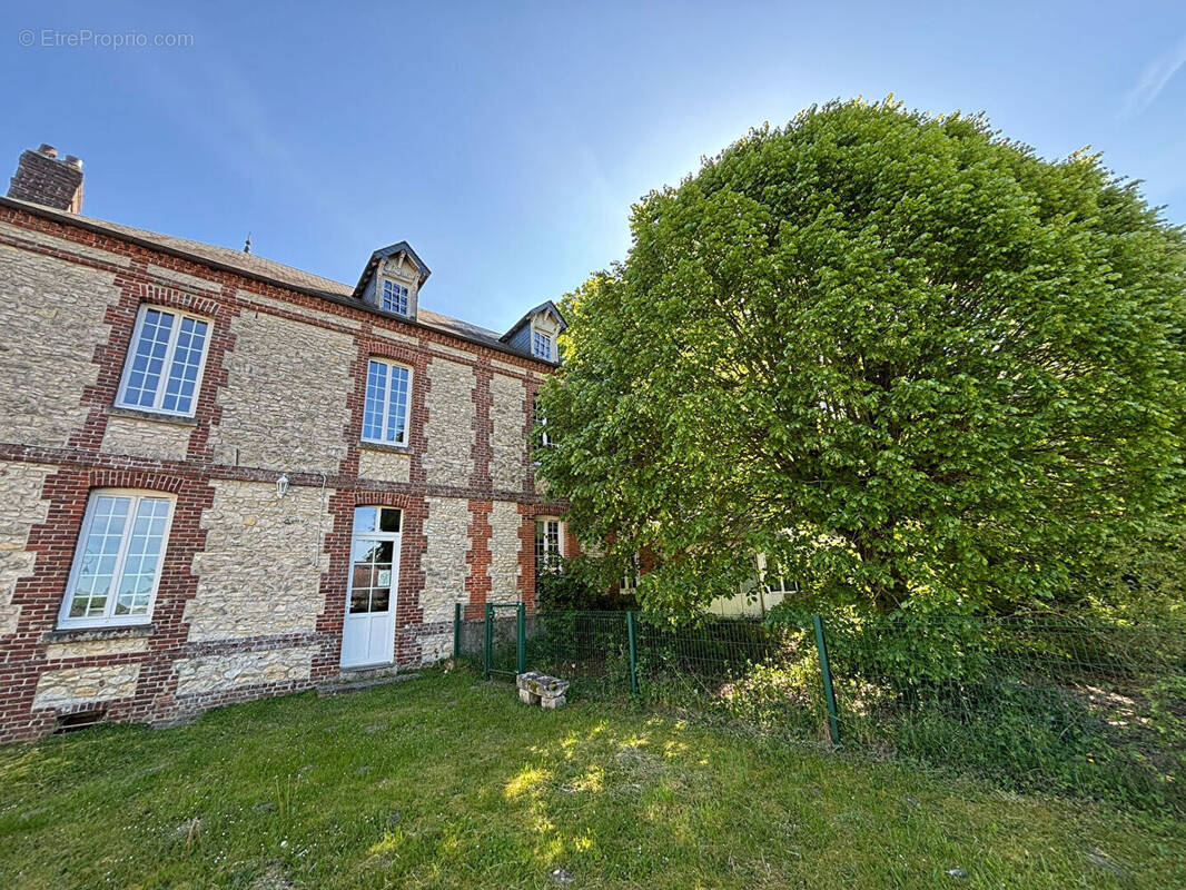 Maison à TRIE-CHATEAU